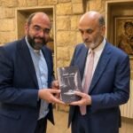 سمير جعجع والأب بشارة إيليا في دير مار يوحنا القلعة